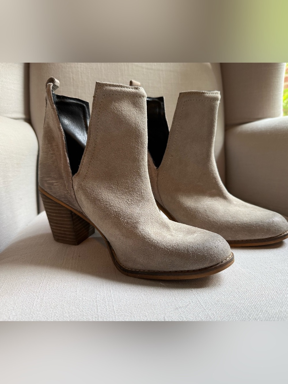 Women's Ash Gray Suede Ankle Booties - Chic Neutral Heel Boots Sz 9.5